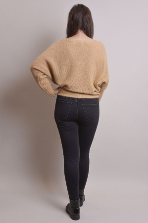 Pulover pufos bej cu maneci largi [6]