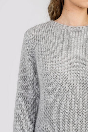 Pulover pufos gri tip rochie cu decolteu barcuta [1]