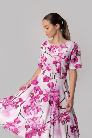 Rochie alba cu imprimeuri florale ciclam si centura in talie [2]