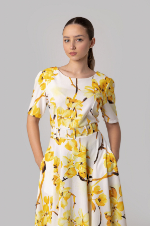Rochie alba cu imprimeuri florale galbene si centura in talie [1]