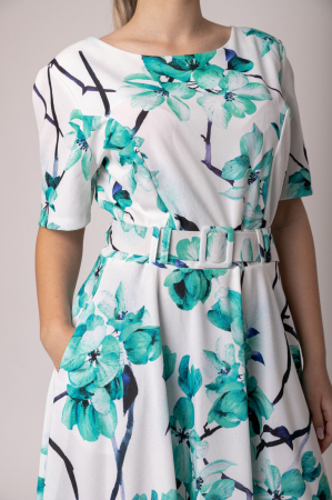 Rochie alba cu imprimeuri florale turcoaz si centura in talie [1]