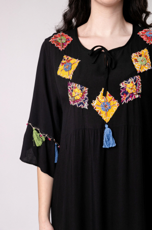 Rochie neagra boho chic cu romburi si ciucuri [1]
