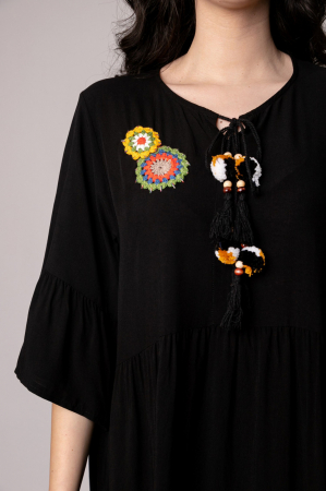 Rochie neagra boho chic cu volane si maneci largi [1]