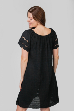 Rochie neagra cu detaliu perforat [3]