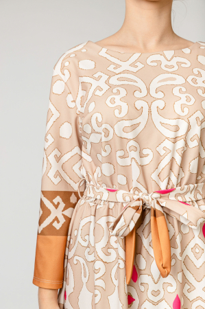 Rochie office crem cu imprimeuri geometrice nude si cordon in talie [1]