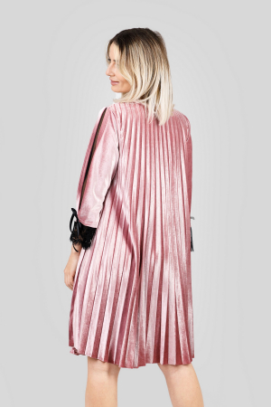 Rochie plisata roz pudrat din catifea cu insertie de dantela [2]
