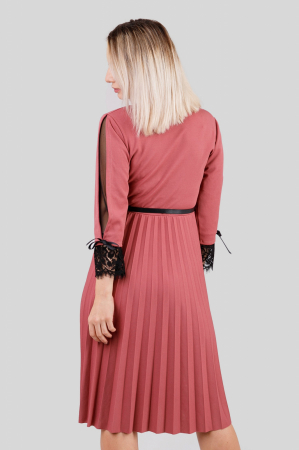 Rochie plisata roz somon cu dantela si curea in talie [3]
