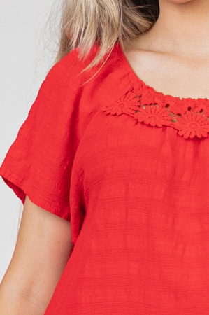 Rochie rosie cu aplicatii florale [2]