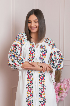 Rochie traditionala alba cu model floral tricolor Malina [1]