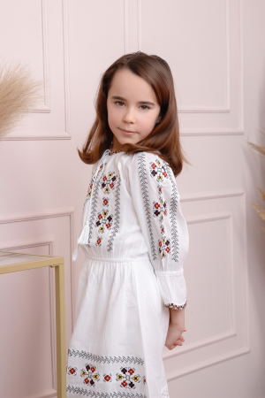 Rochie traditionala alba pentru fetite cu motiv floral multicolor Romanita [2]