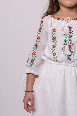 Rochie traditionala alba pentru fetite cu motiv floral rosu Ariana [7]