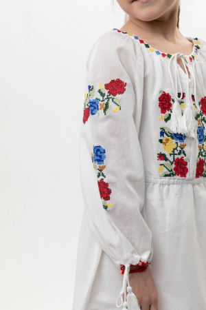 Rochie traditionala alba pentru fetite cu motiv floral tricolor Ilinca [1]