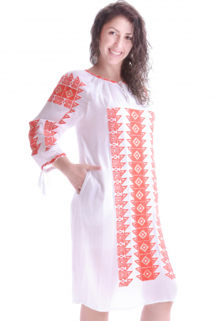 Rochie traditionala dreapta alba cu motiv geometric rosu Doina [1]