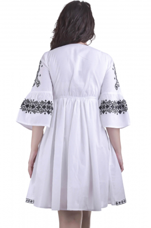 Rochie traditionala evazata alba cu motiv geometric negru Marina 04 [2]