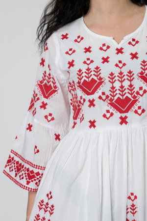 Rochie traditionala evazata alba cu motiv geometric rosu Carla [1]