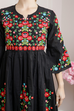 Rochie traditionala evazata neagra cu motiv floral multicolor Crina 02 [1]