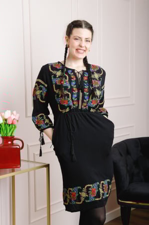Rochie traditionala neagra cu motiv floral multicolor Afrodita 03 [2]