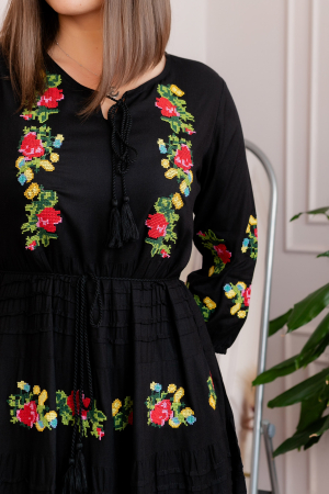 Rochie traditionala neagra cu motiv floral multicolor Maria [2]