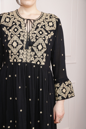 Rochie traditionala neagra cu motiv geometric crem Virginia 02 [1]