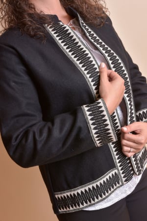 Sacou traditional negru cu broderie geometrica alba Octavia [4]
