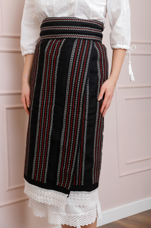 Set traditional catrinta si brau cu broderie rosie Irina 01 [1]