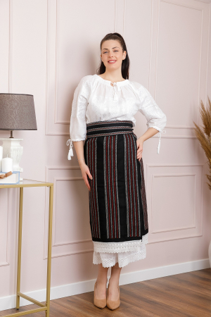Set traditional catrinta si brau cu broderie rosie Irina 01 [2]