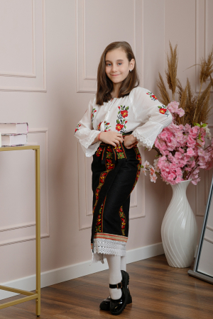 Set traditional catrinta si brau pentru fetite cu broderie rosie Sonia 01 [0]