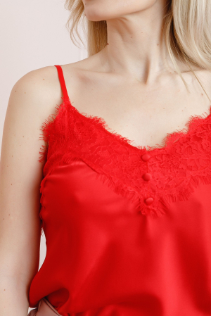 Top rosu cu aplicatie din dantela pe bust [1]
