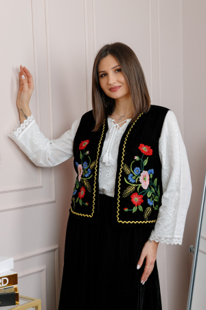 Vesta din catifea neagra cu motiv floral multicolor Loredana [2]