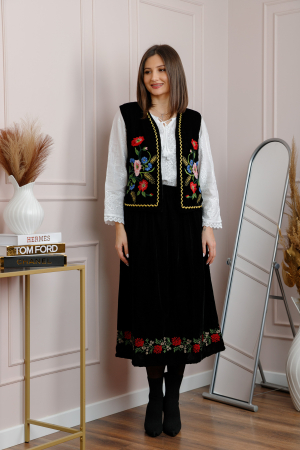 Vesta din catifea neagra cu motiv floral multicolor Loredana [4]