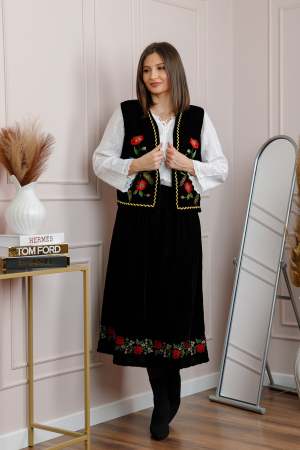 Vesta din catifea neagra cu motiv floral multicolor Loredana [3]