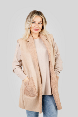 Veste - Vesta tip cojoc crem cu buzunare aplicate