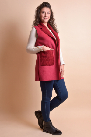 Vesta tip cojoc rosie cu buzunare aplicate [2]