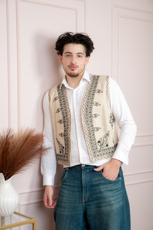 Camasi barbatesti - Vesta traditionala crem cu broderie florala neagra David