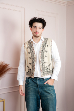 Vesta traditionala crem cu broderie florala neagra David [3]