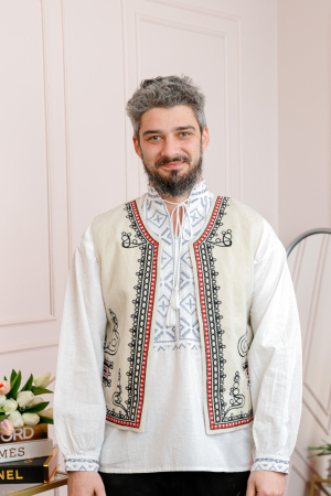 Vesta traditionala crem cu broderie florala neagra Nicolae [2]