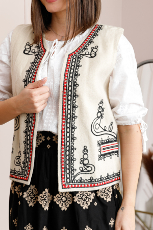 Vesta traditionala crem cu broderie florala neagra Nicoleta [1]