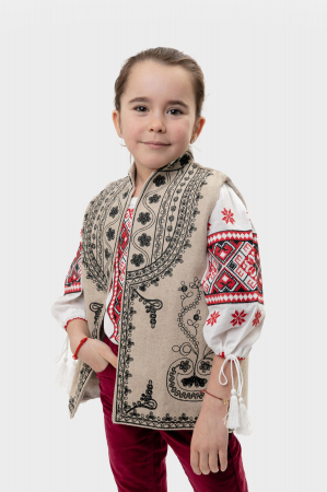 Vesta traditionala crem pentru fetite cu broderie florala neagra Catalina 01 [3]