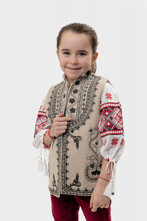 Vesta traditionala crem pentru fetite cu broderie florala neagra Catalina 01 [0]