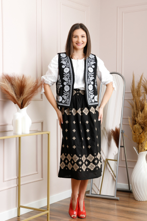 Vesta traditionala neagra cu broderie florala alba Anabela [4]