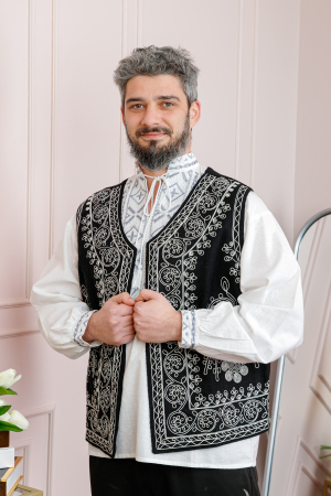 Camasi barbatesti - Vesta traditionala neagra cu broderie florala alba Claudiu