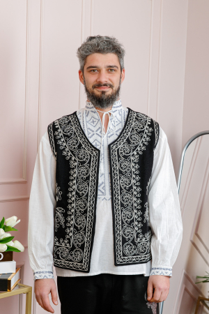Vesta traditionala neagra cu broderie florala alba Claudiu [3]