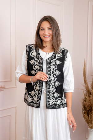 Veste si paltoane traditionale - Vesta traditionala neagra cu broderie florala alba Tudora