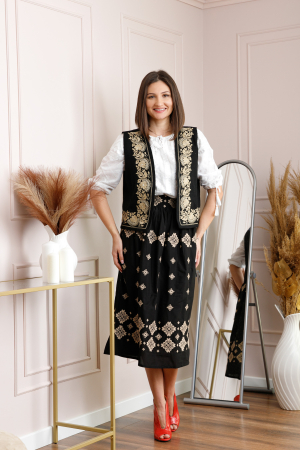 Vesta traditionala neagra cu broderie florala aurie Doinita [3]