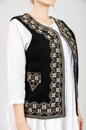 Vesta traditionala neagra cu broderie florala aurie Greta [1]