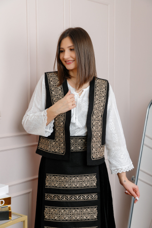 Veste si paltoane traditionale - Vesta traditionala neagra cu broderie florala aurie Ruxandra