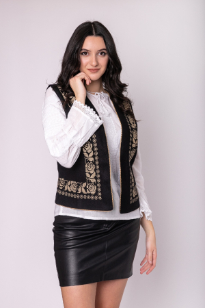 Vesta traditionala neagra cu broderie florala crem Aniela [2]