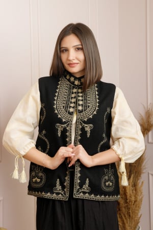 Veste si paltoane traditionale - Vesta traditionala neagra cu broderie florala crem Catalina 02