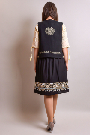 Vesta traditionala neagra cu broderie florala crem Emilia [4]
