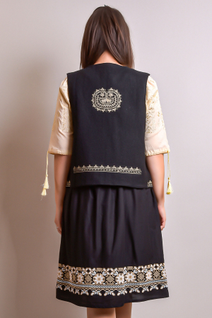 Vesta traditionala neagra cu broderie florala crem Emilia [5]
